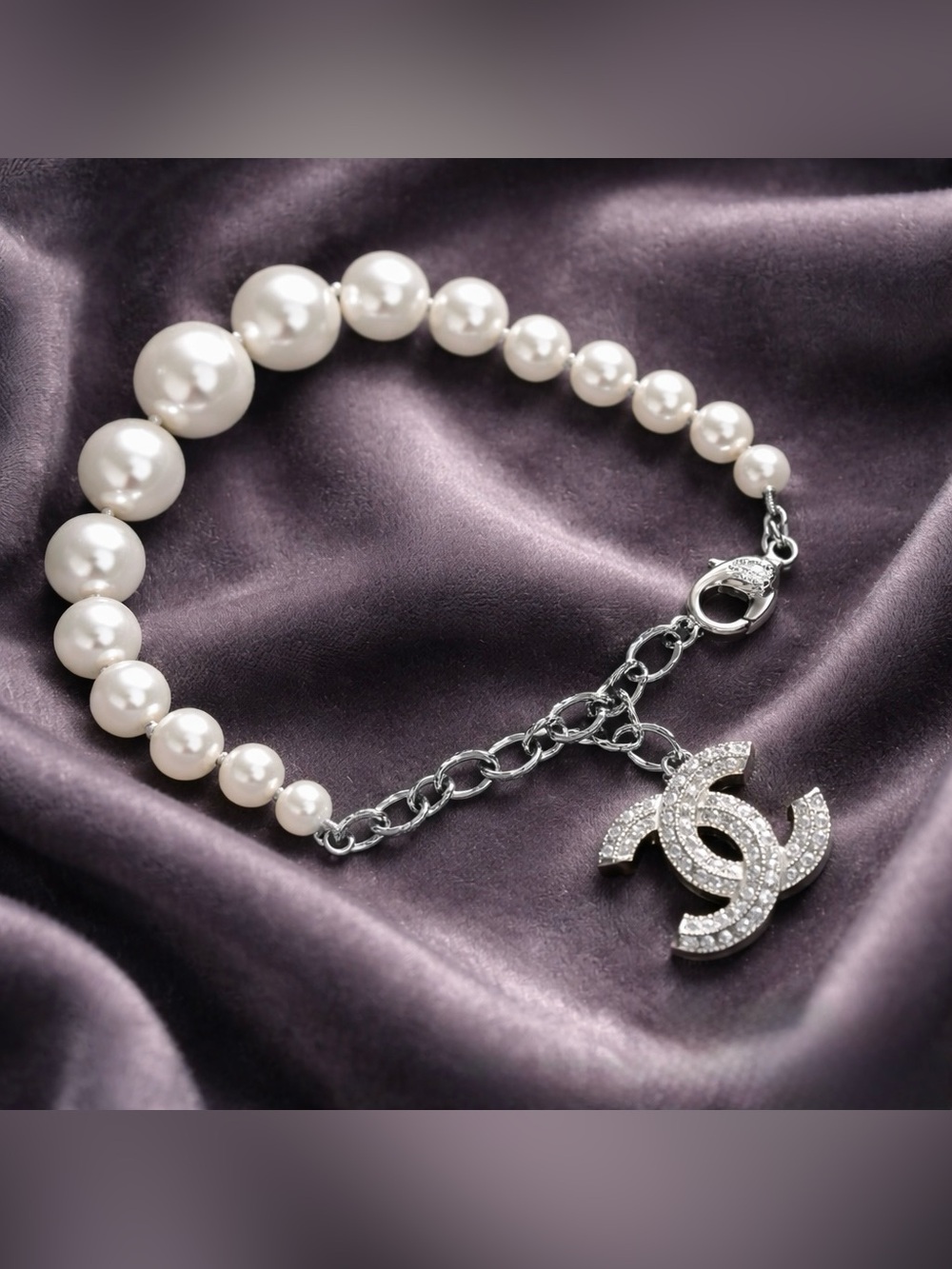 Pearl Bead Bracelet with Interlocking Logo Charm - White